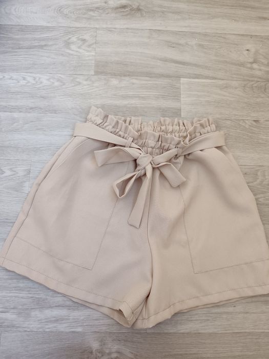 Шорти нові бежеві