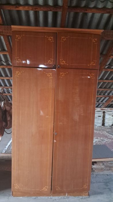 Шафа з антресолею