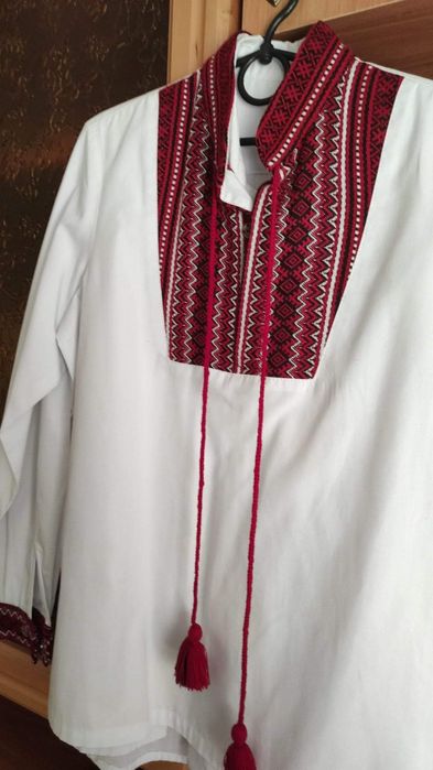 Продам вишиту сорочку та білу сорочку для хлопчика 9-10 років