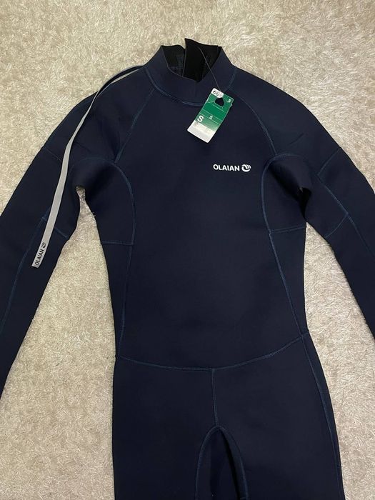 Гідрокостюм чоловічий SURF 100 для серфінгу неопрен 2/2 мм синій

Колі