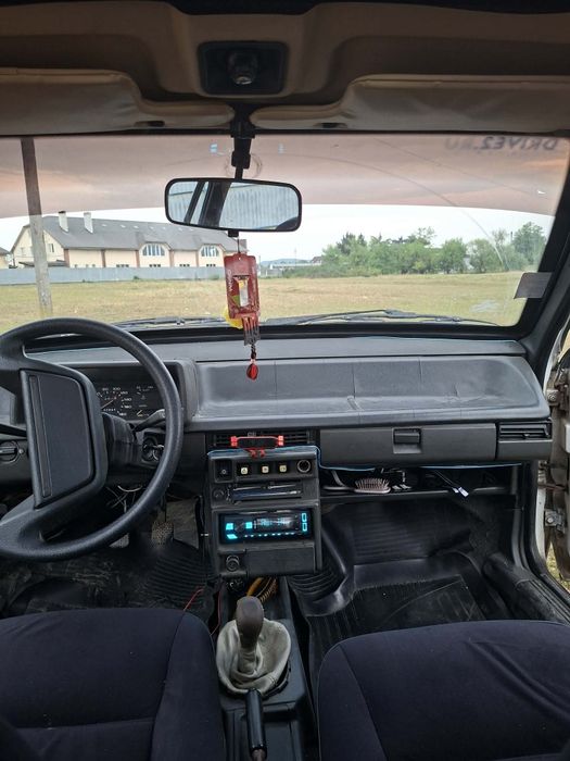 Продаєтця ваз 99