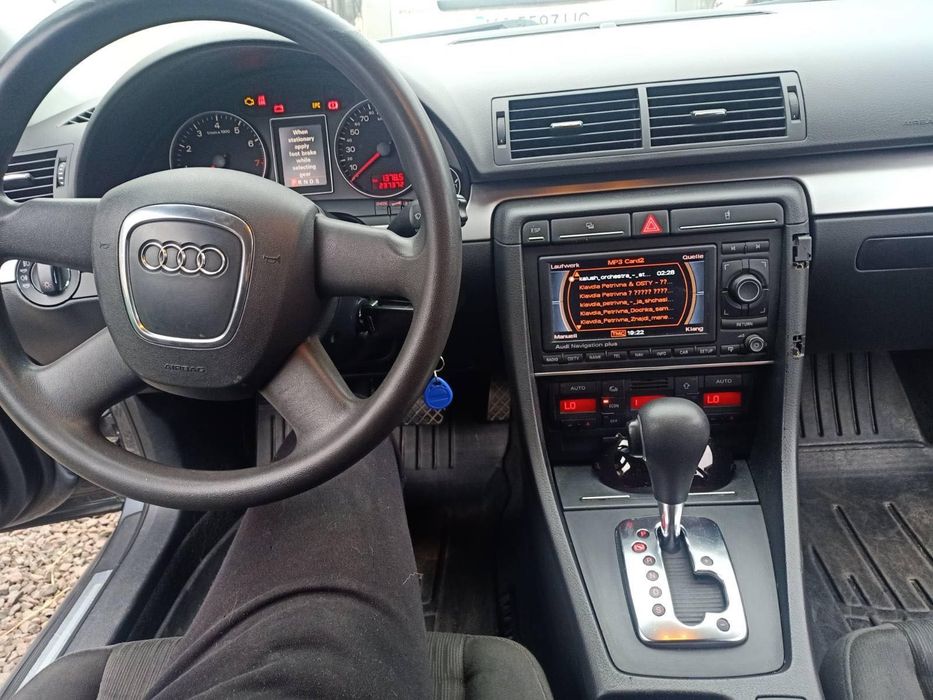 Audi a4b7  2.0 бензин