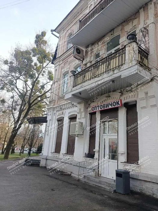 Центр Полтави. Локація, яка продає, здається і працює без простою