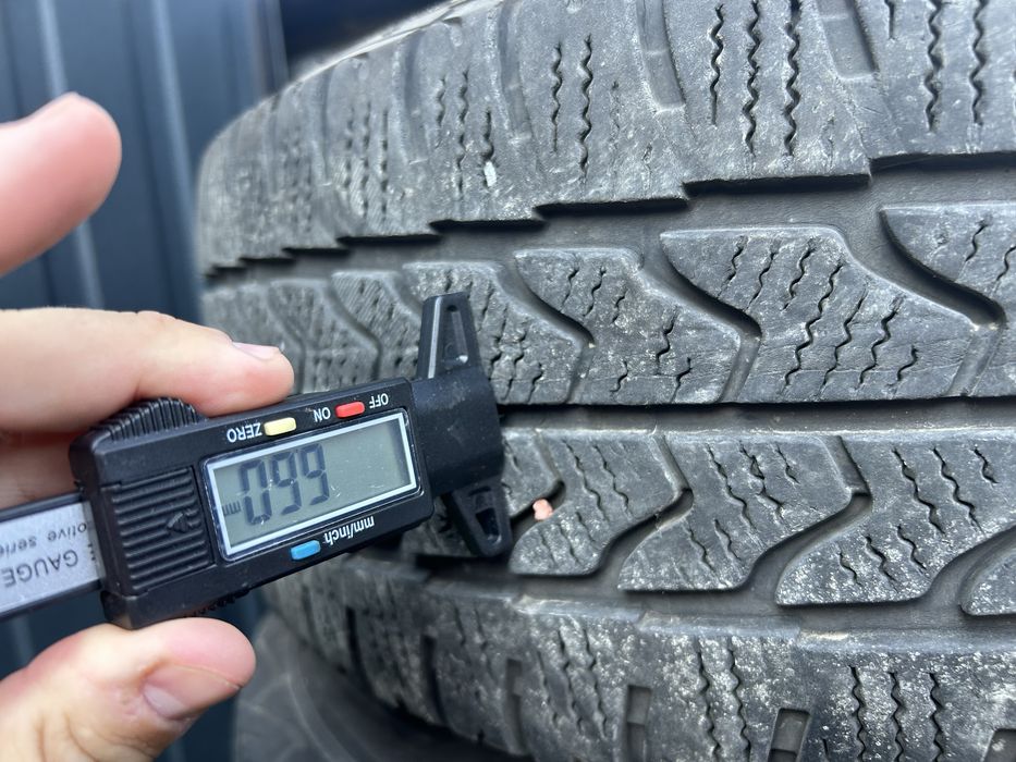 Opony zimowe Goodyear UltraGrip 215/65r16C z felgami alu 5x108 Ford