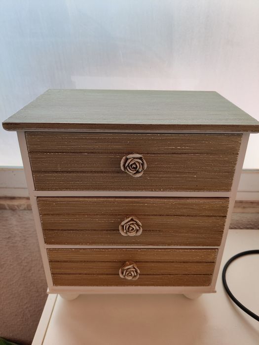 Móvel Pequeno Rosas