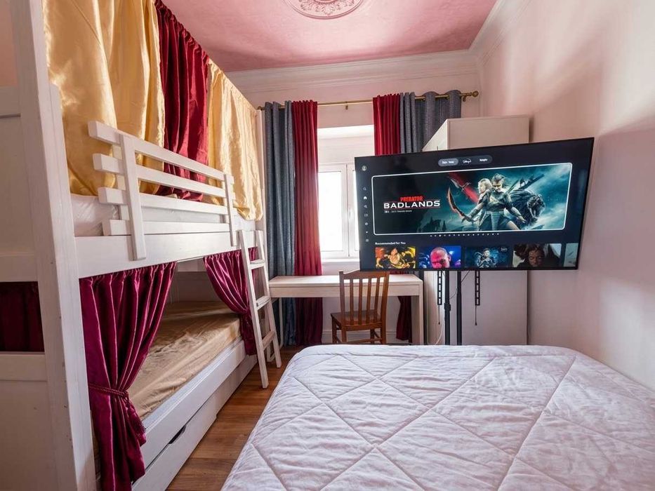 Quarto Triplo com TV 50", WiFi, AC, Contrato - 1 Pessoa