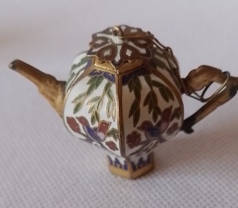 Bules em cloisonne