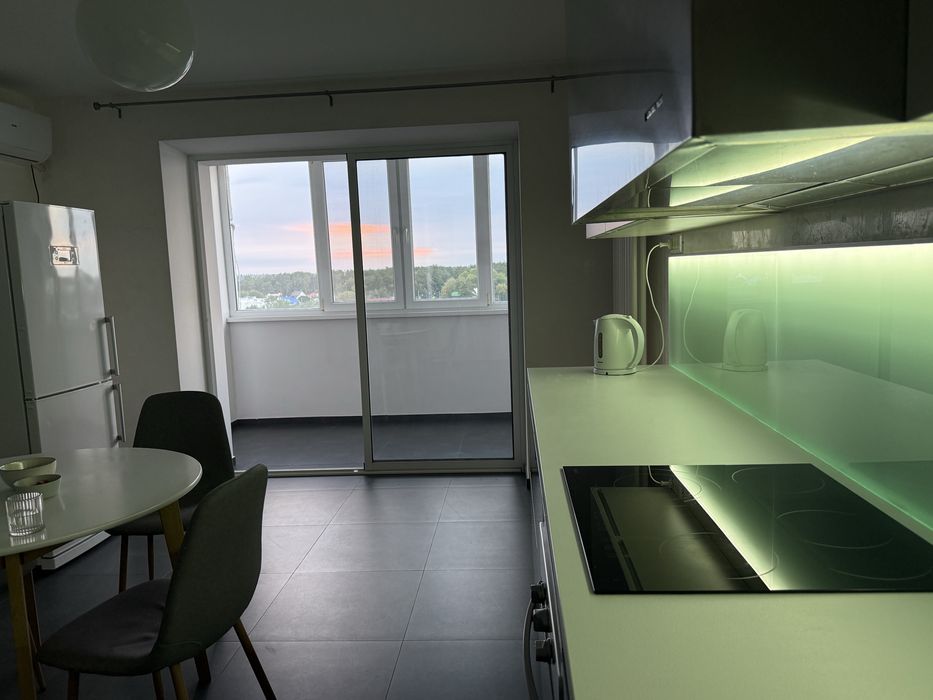 Довгострокова оренда. 3-кімнатна квартира 150 м². Власниця