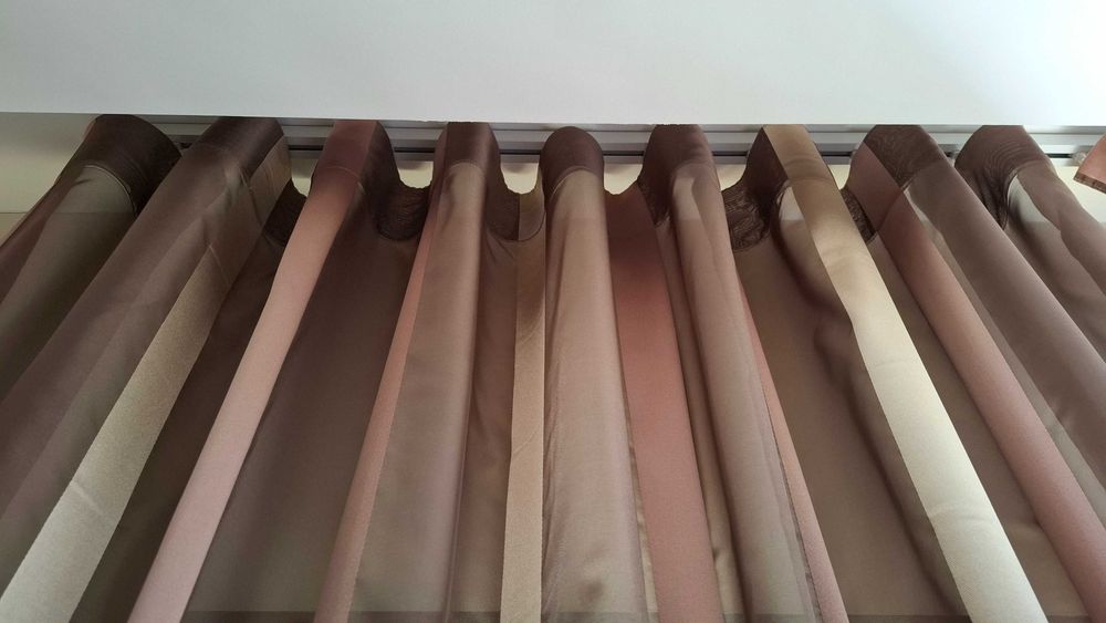 Cortinado de tecto com calha – elegante efeito onda