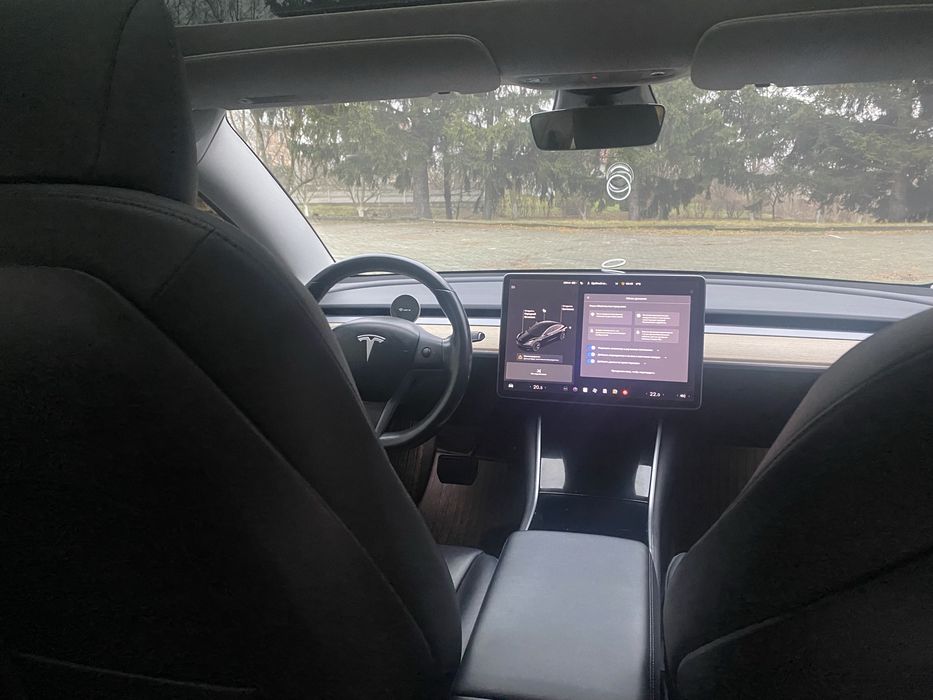 Продаж Tesla model 3