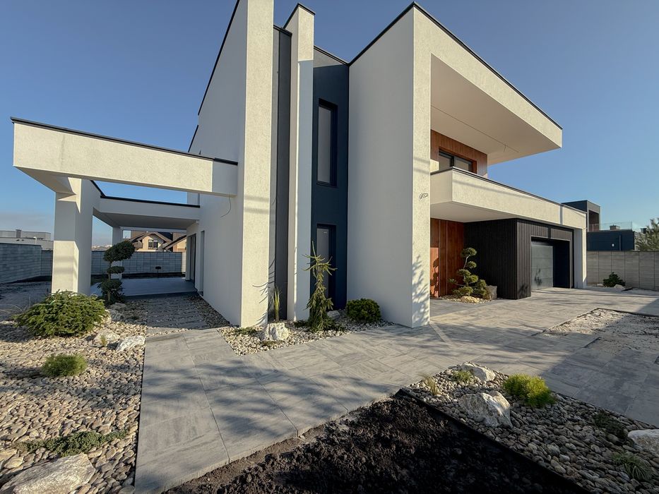 продам шикарний будинок район Щасливе