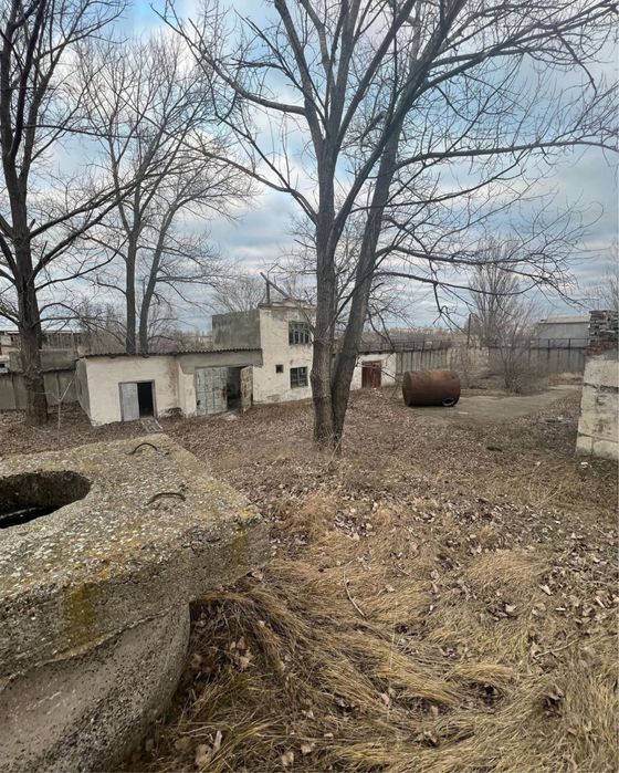 Продам складские помещения с участком