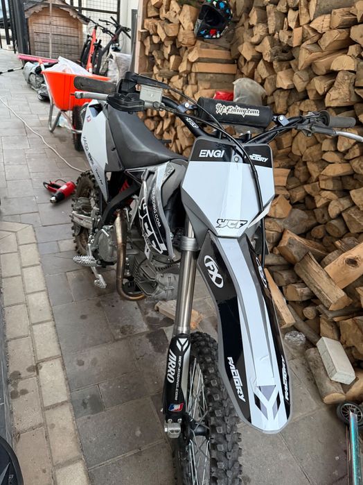 YCF bigy 190D шаленний пітбайк