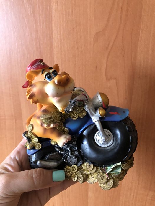 Сувенір копілка копилка скарбничка дитяча статуетка фігурка