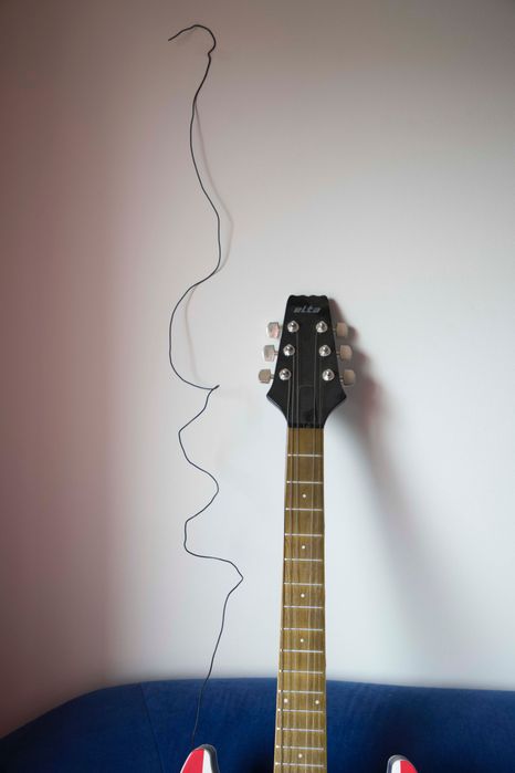 Guitarra com Leitor de CDs e rádio incorporado
