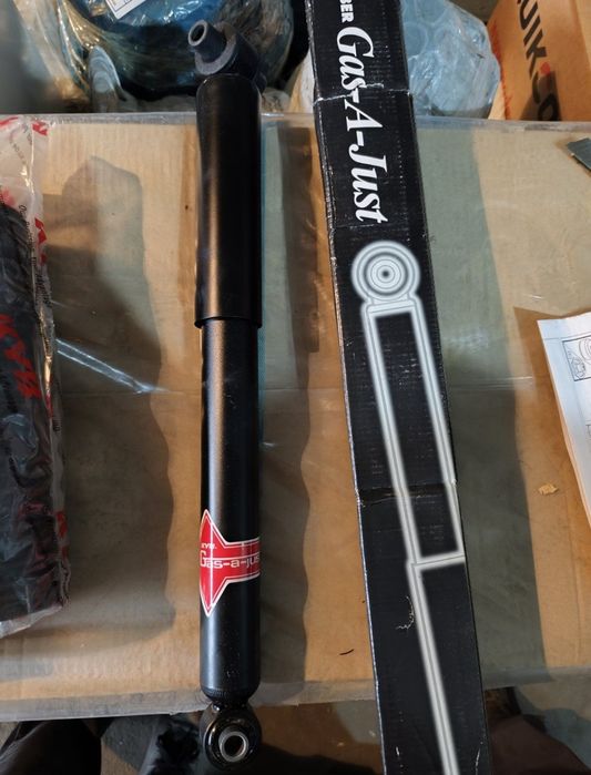 Kayaba!!!Продам все нове! задні та передні стойки, пильник з відбійник