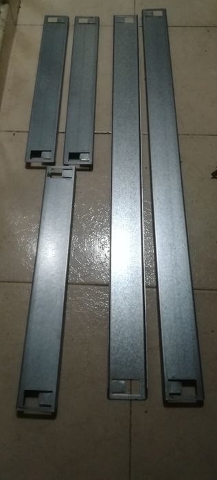 Ferros de estantes metálicas