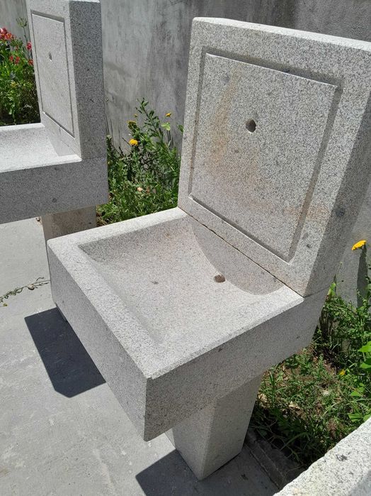 Fontanário em granito ,modelo linhas modernas