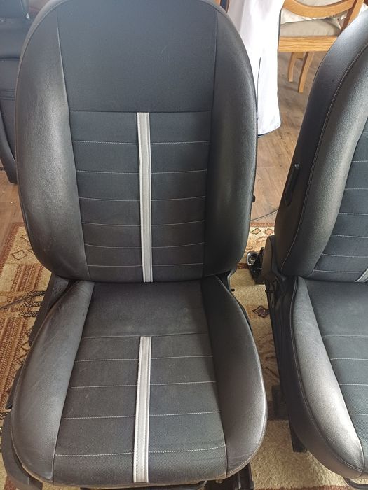 Fotele przód, kanapa tył, Ford Kuga Mk 1 2.0 tdci

Fotele przód
