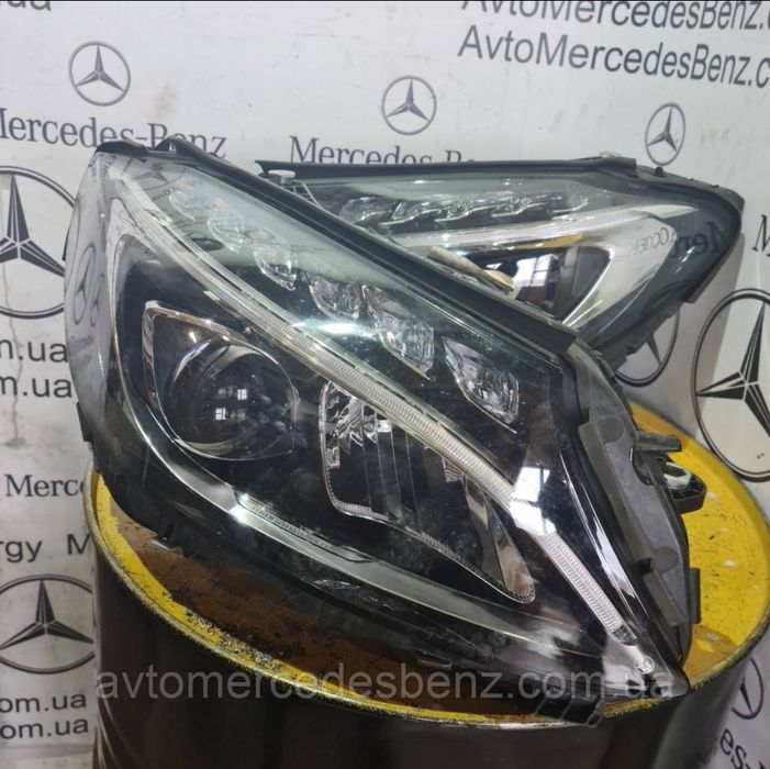 Фара Mercedes c-205. Оригінал