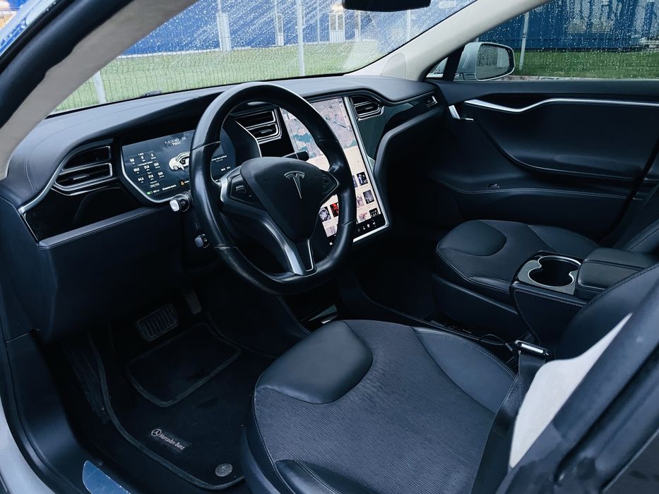 Tesla Model S 2016’ Dual motor