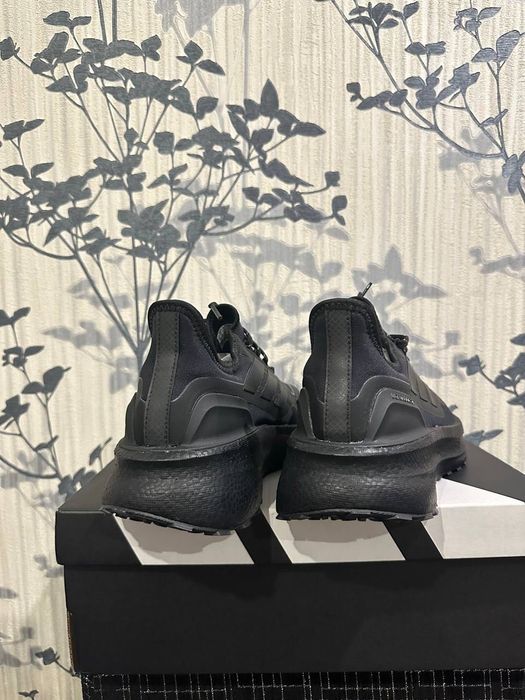 Чоловічі кросівки Adidas 42.5 розмір Ultraboost 5 Gore-Tex кроссовки