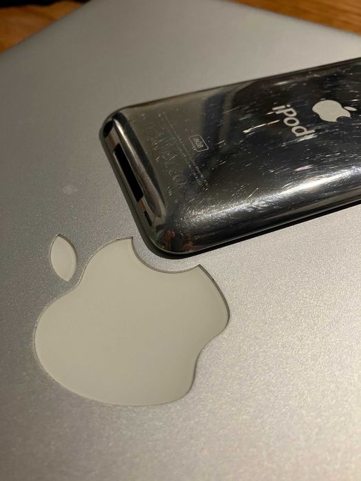 Apple iPod touch 4 / ЦАП Cirrus Logic \ Батарея до 40 год. музики