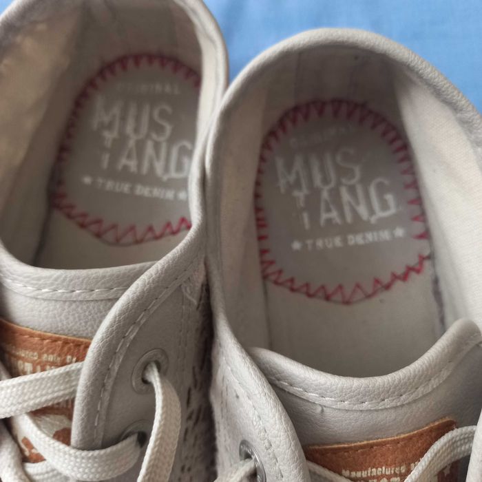 Damskie sneakersy MUSTANG w rozmiarze 40.