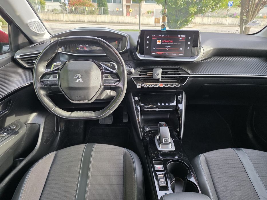 Impecável Peugeot 208 Allure gasolina, caixa automática 2019.