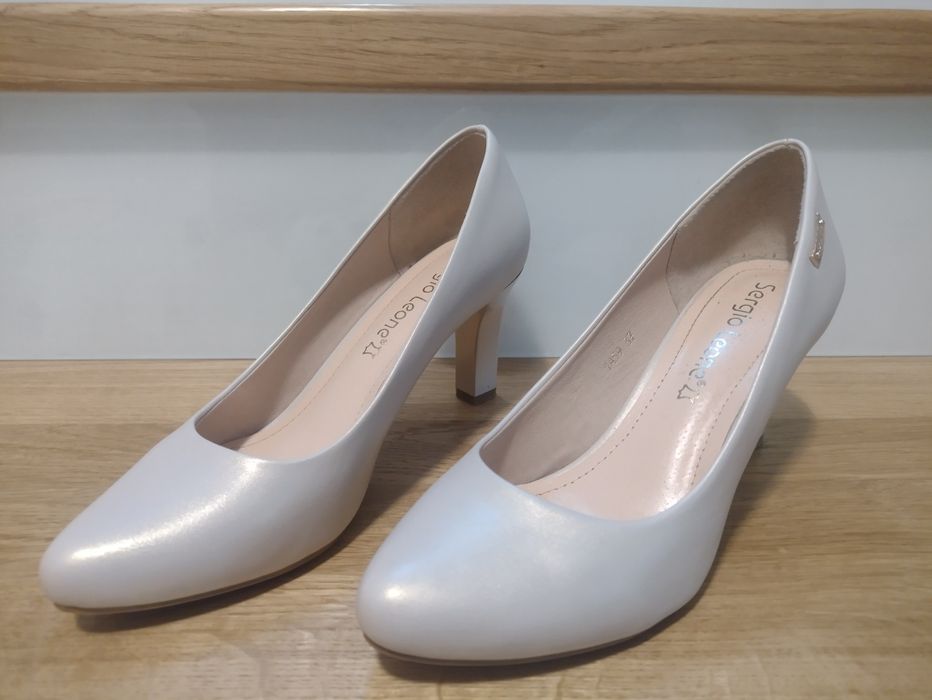 Szpilki beż delikatny brokat