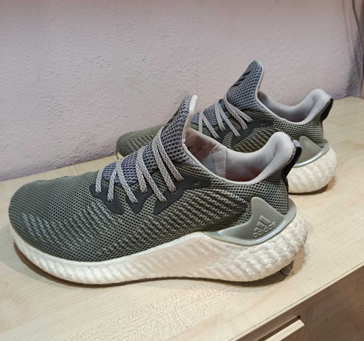 кросівки adidas AlphaBoost M р44 28см
