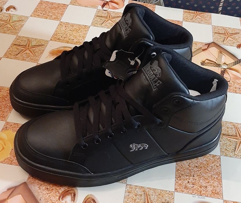 Кроссовки  кожанные  натуральная