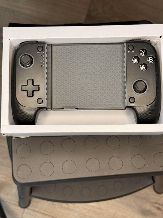 Bezprzewodowy kontroler / pad o gier mobilnych Android IOS