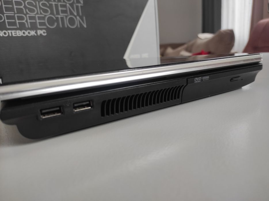 Laptop multimedialny Asus N75S 17" 1920x1080 8 Gb RAM, 750 GB HDD, GeF