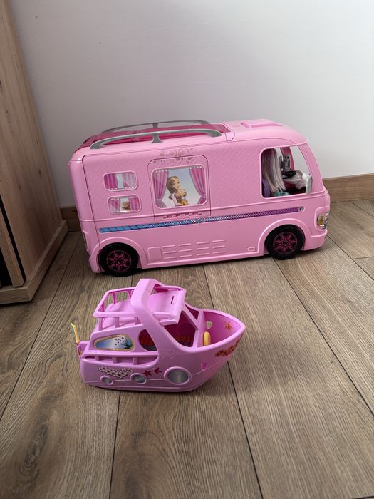 Zestaw dlanlalek Barbie. Kamper. Statek lalki