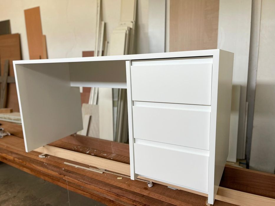 Faço trabalhos de carpintaria marcenaria  restauros