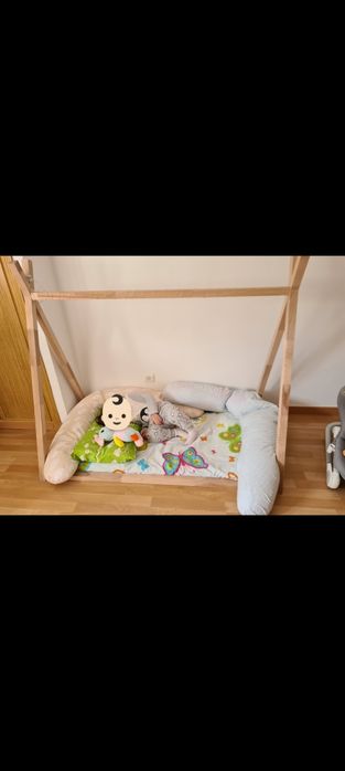 Cama montessori criança