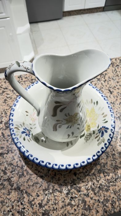 Loiça de Viana pintada a mão