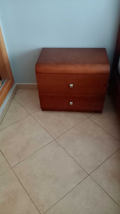 2 mesas de cabeceira