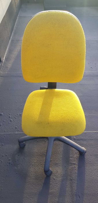 Vendo secretaria com cadeira