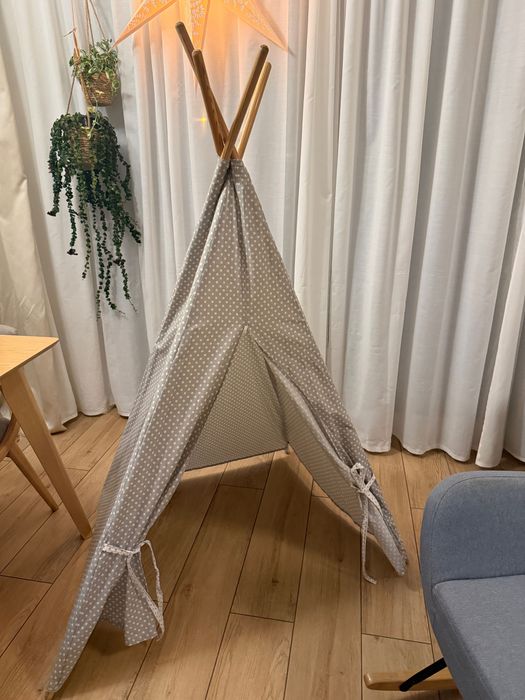 Namiot tipi, wigwam szary w kropki – domowy kącik zabaw dla dzieci