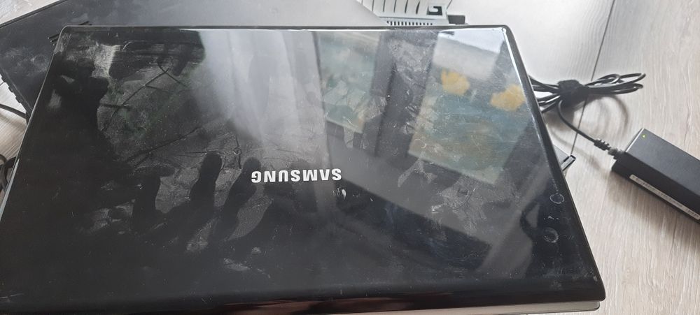 Ноутбук Samsung np r518