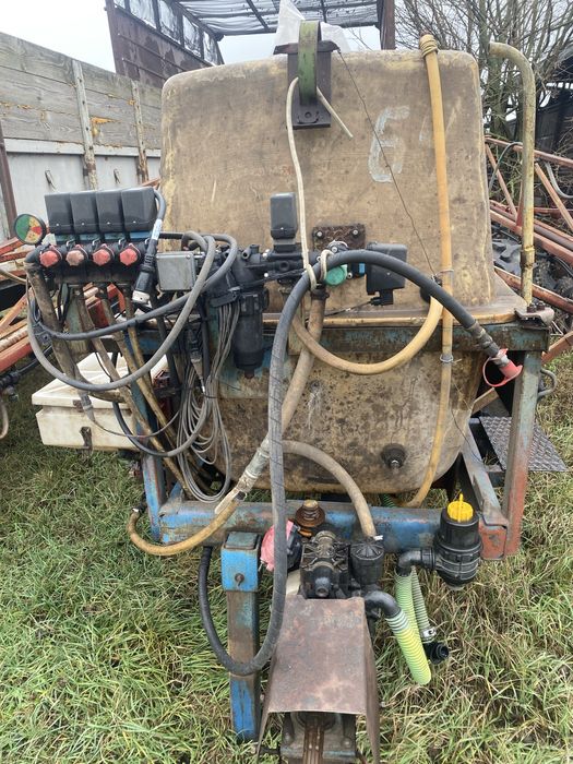 ОП2000 обприскувач причіпний