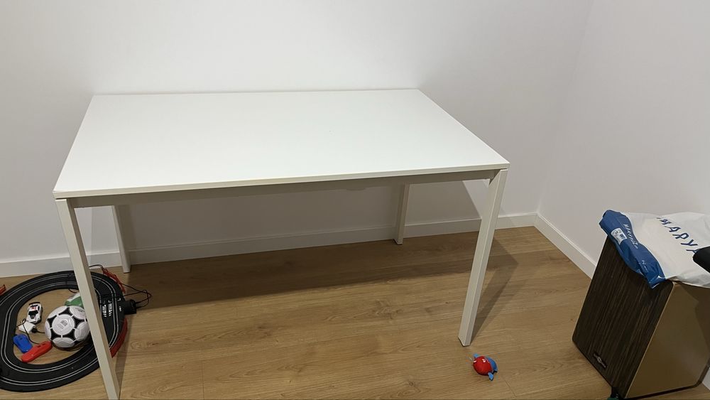 Mesa Melltorp branca