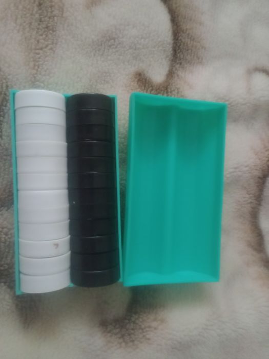 Продам шахматные фигуры , шашки