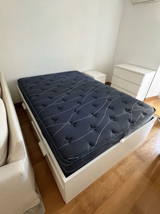 Cama com arrumação IKEA  140x200cm