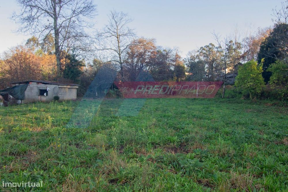 Terreno com 3 artigos em Moure, Vila Verde!