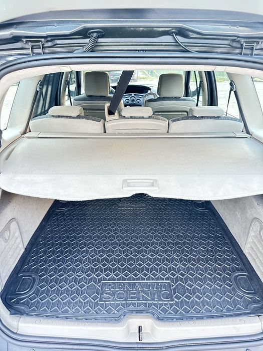 Гарне сімейне авто Renault grand Scenic 7 місць.