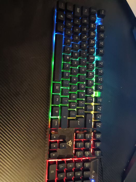 Teclado gamer quase novo