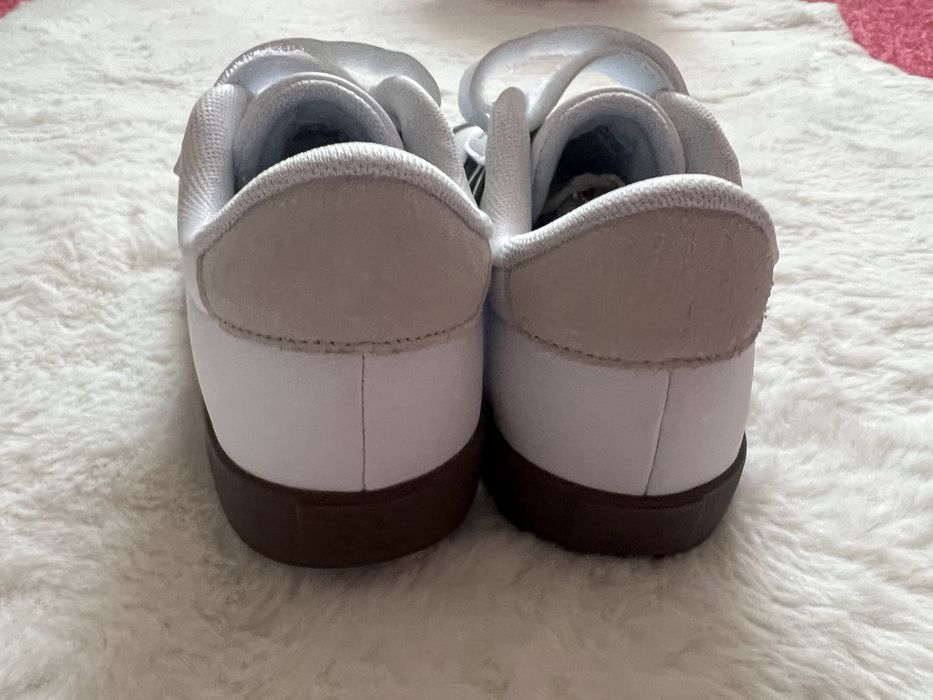 Saparilhas Adidas a imitar samba